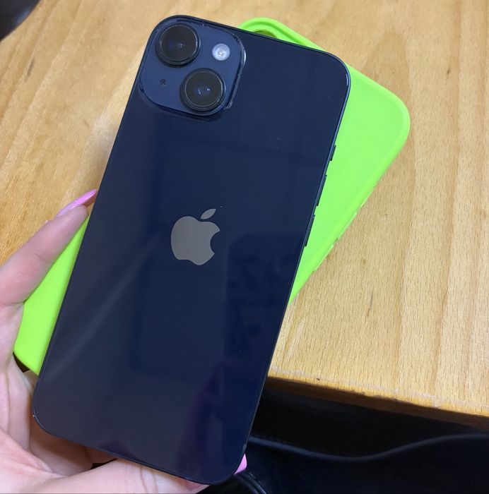 Продам б/у Iphone 14
