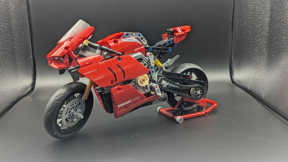 Lego Technic 42107 Ducati Panigale V4 R
