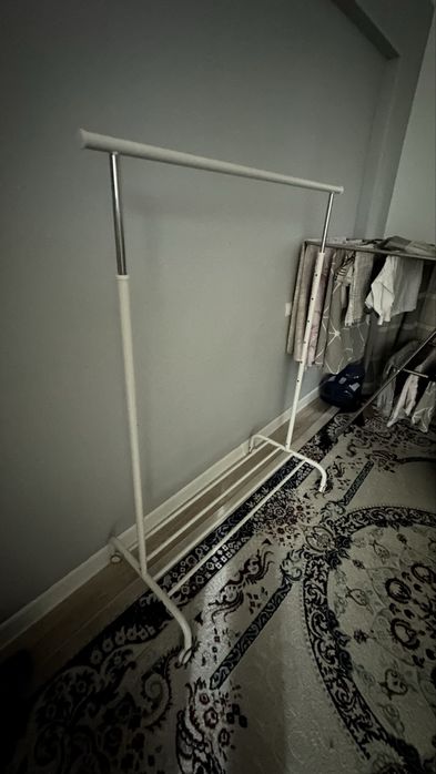 Вешалка IKEA для одежды