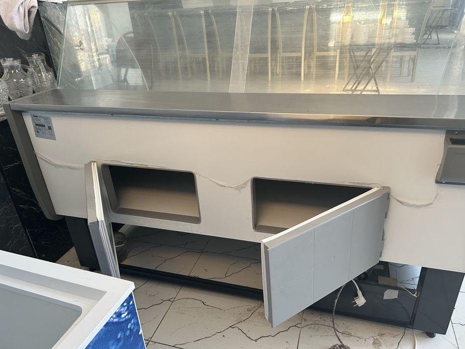 Витрина холодильник