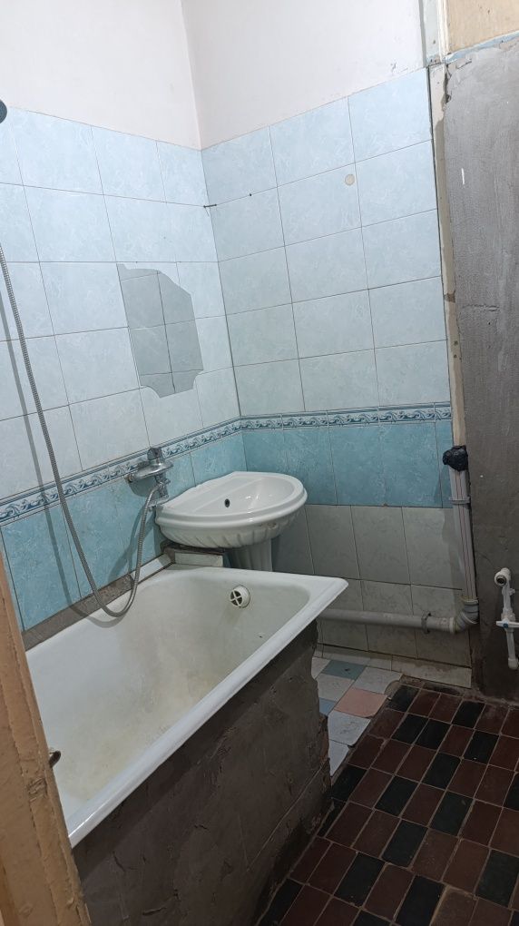 Yunusobod 11 kv Orentr Havas  2/4/4 uy ipotekaga sotiladi
