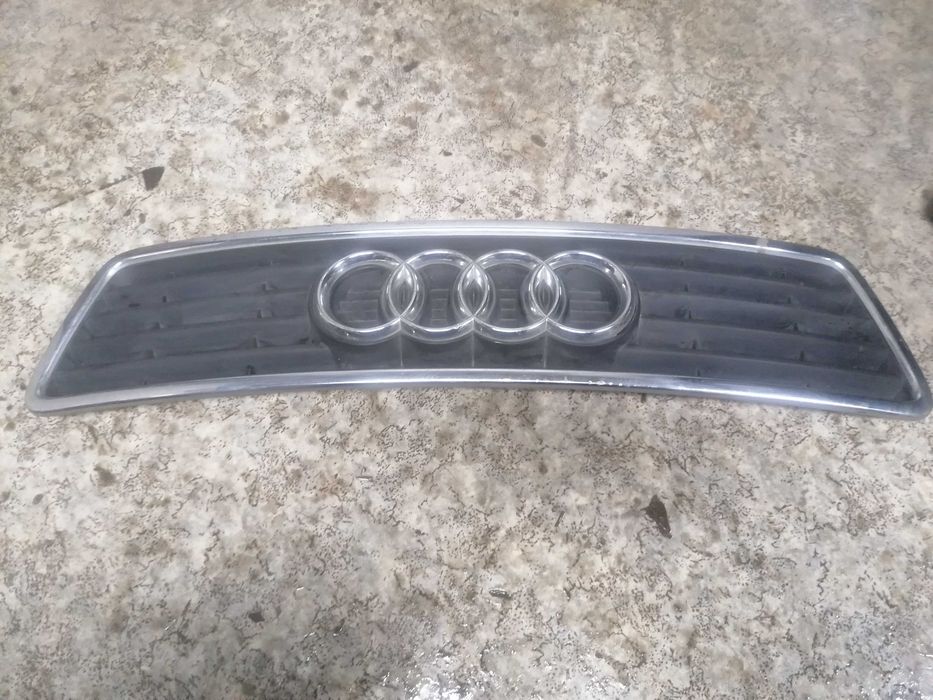 Решетка с емблема  за Ауди А6 / Audi A6 след 1997г