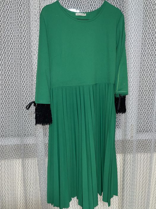Rochie verde cu mâneci din dantela marimea M -L