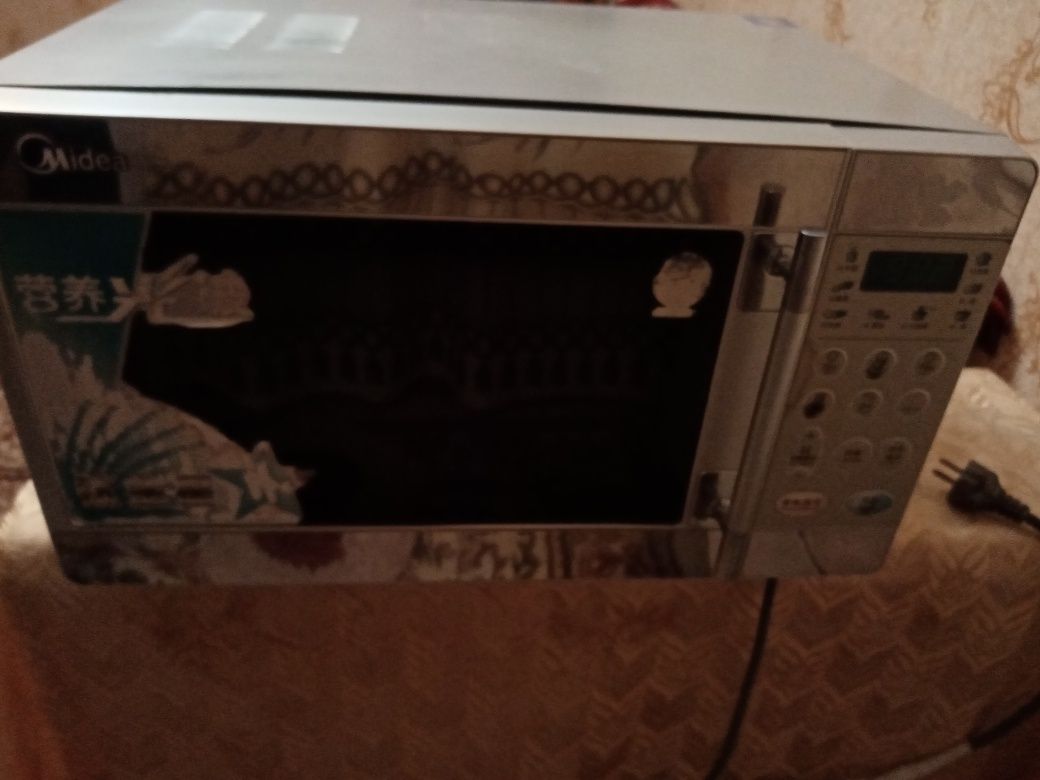 Микроволновка с грилем Midea