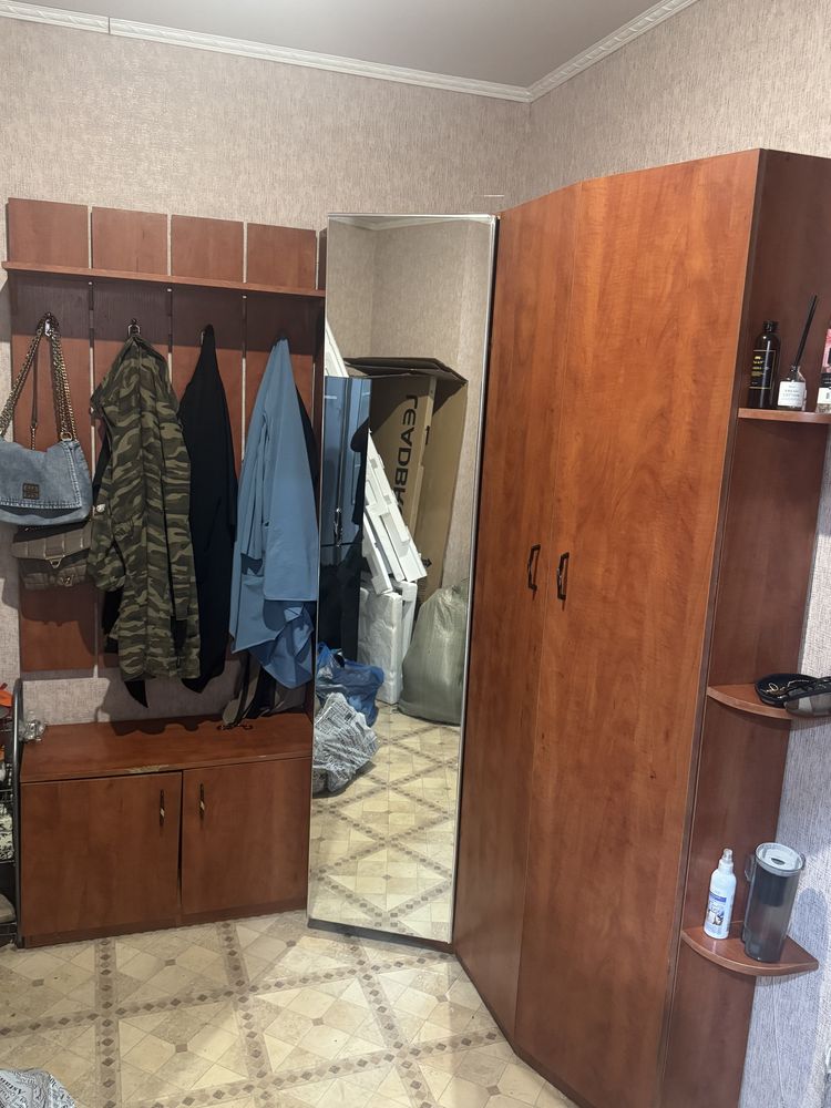 Отдам бесплатно прихожую