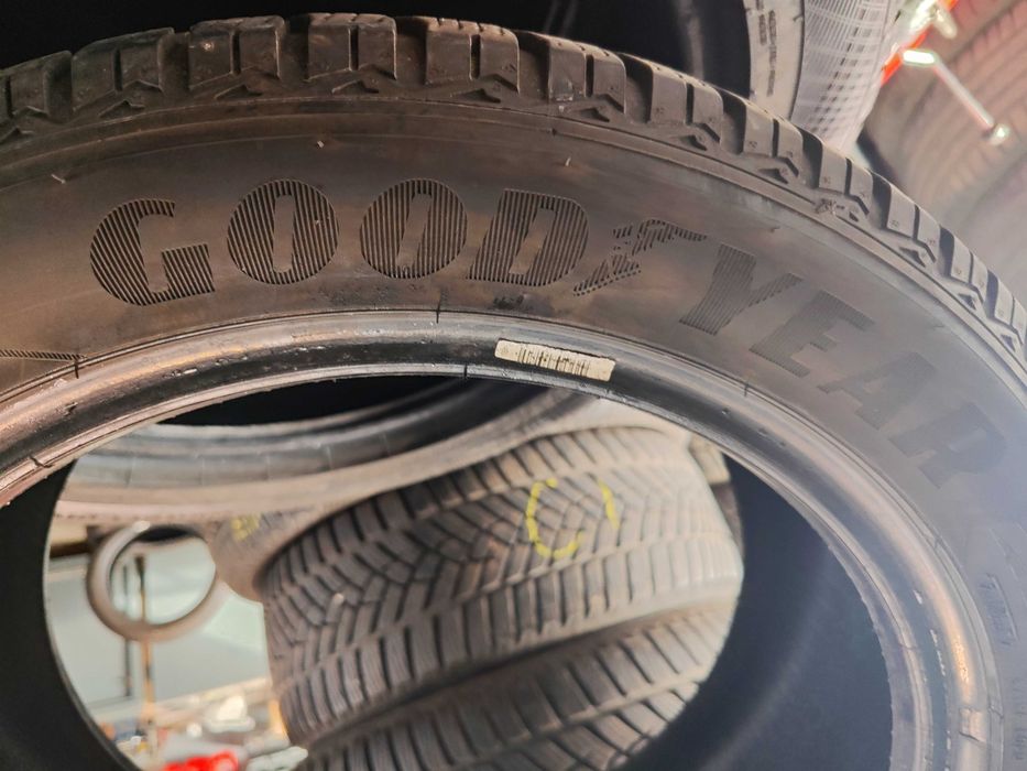 2бр. зимни гуми 225/50/17 Goodyear