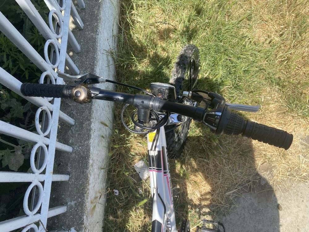 Bicicleta Muddyfox ,de tip mountain bike, cu suspensie completa