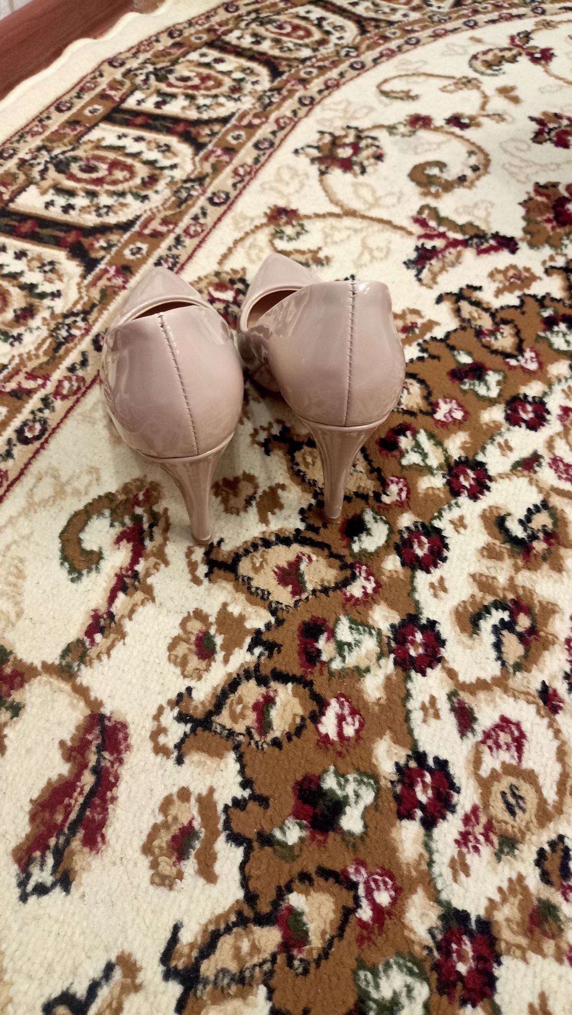 Продам лакированные туфли