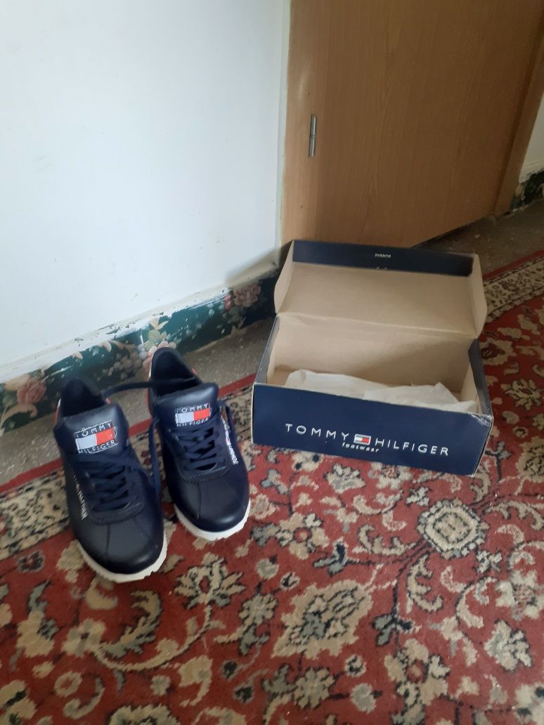 Tommy Hilfiger pantofi