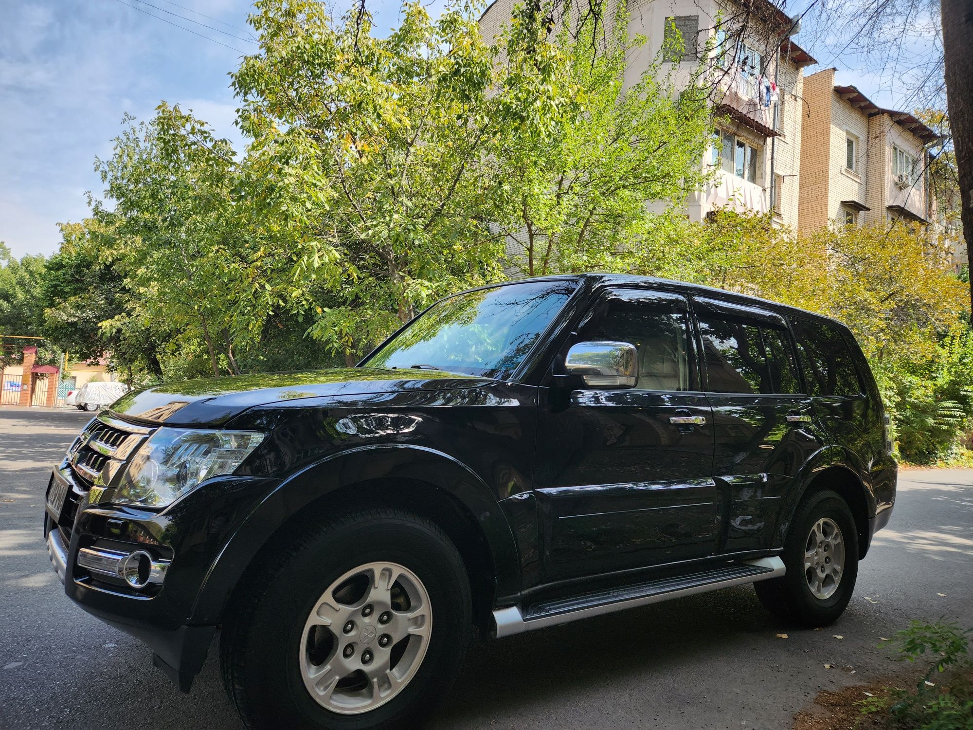 Mitsubishi PAJERO