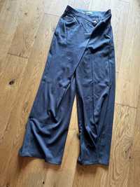 Pantaloni Bershka 34-36