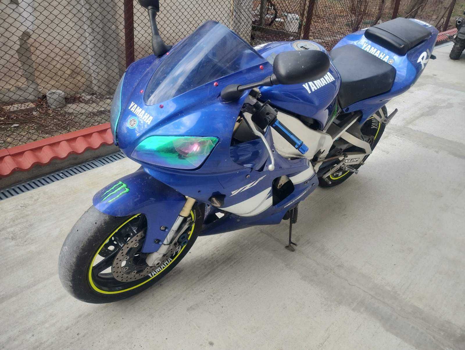 Yamaha YZF-R1 на части