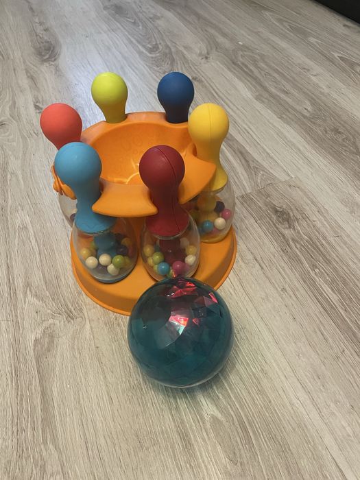 Set de bowling b-toys cu bila luminoasa