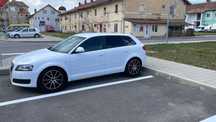 Audi A3 8PA cu navigație și lumini ambientale