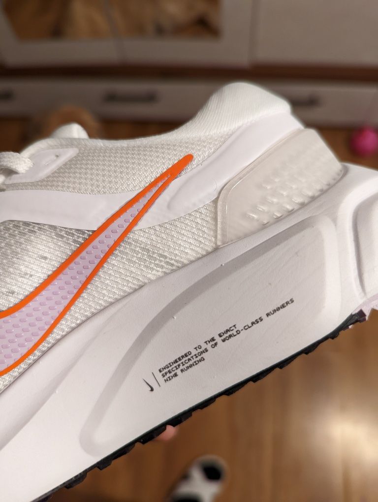 Nike Vomero 16 за бегачи