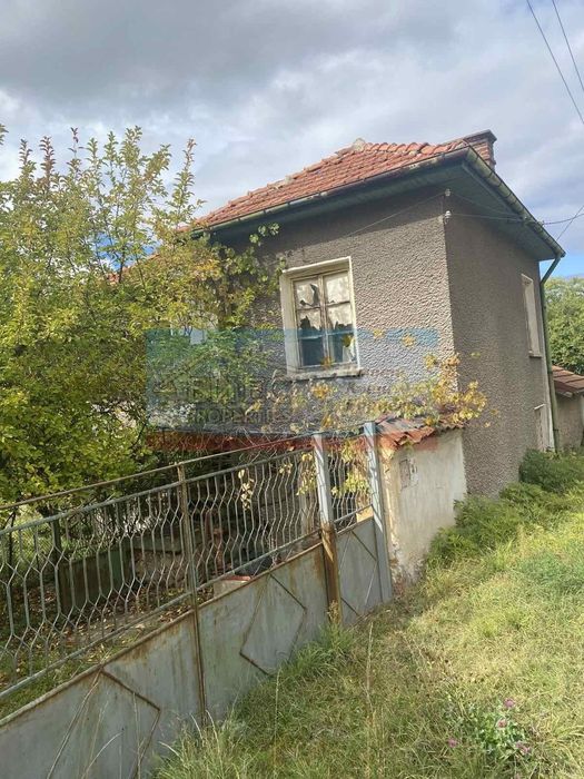 Къща в с. Гълъбник