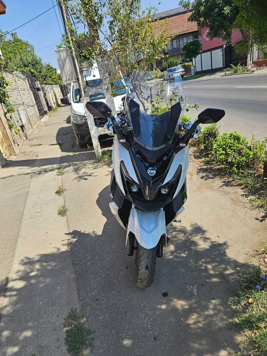 Maxi scuter cruisym 300cc