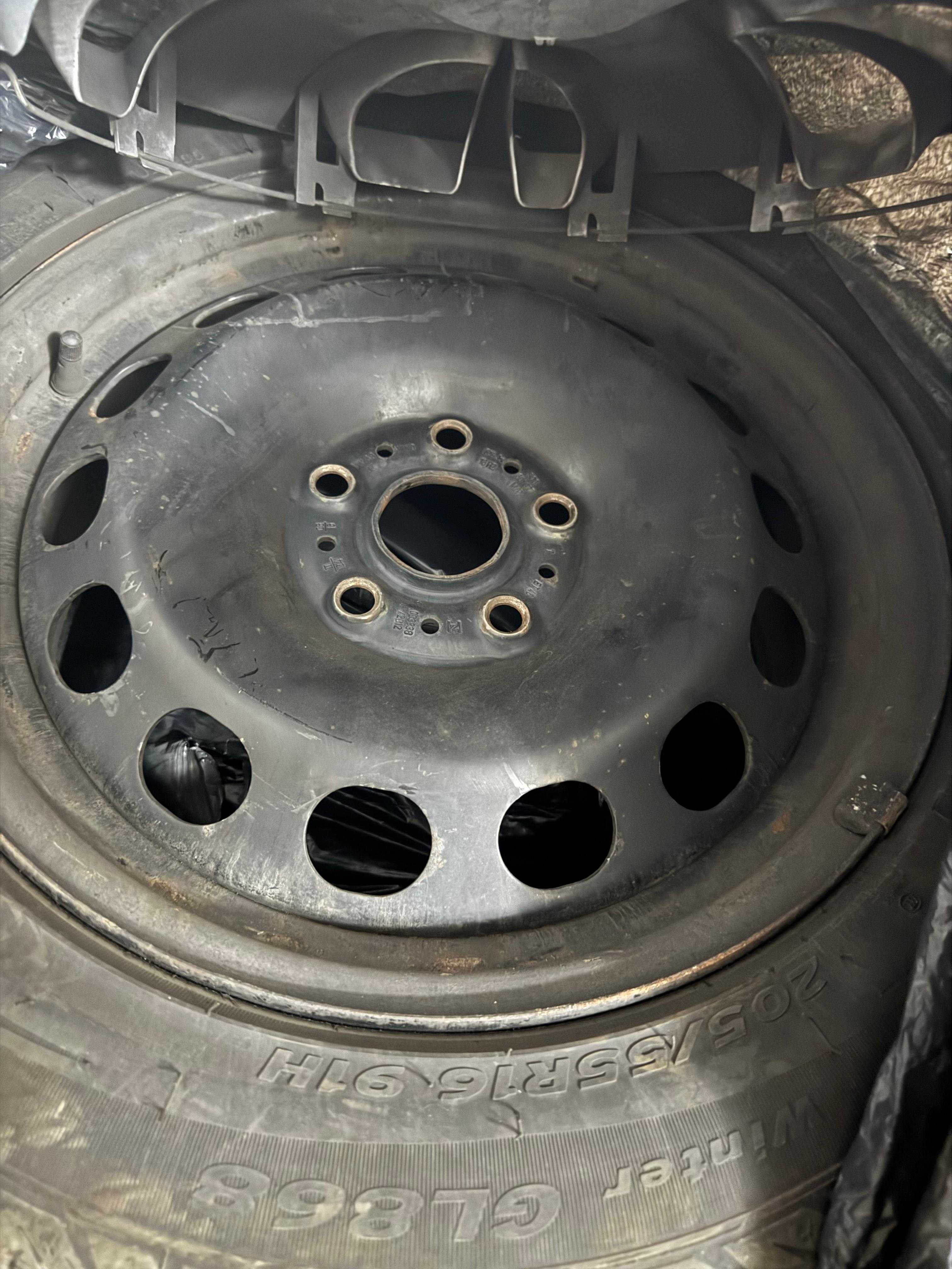 JANTE TABLA cu anvelope iarna GRENLANDER 205/55 R16