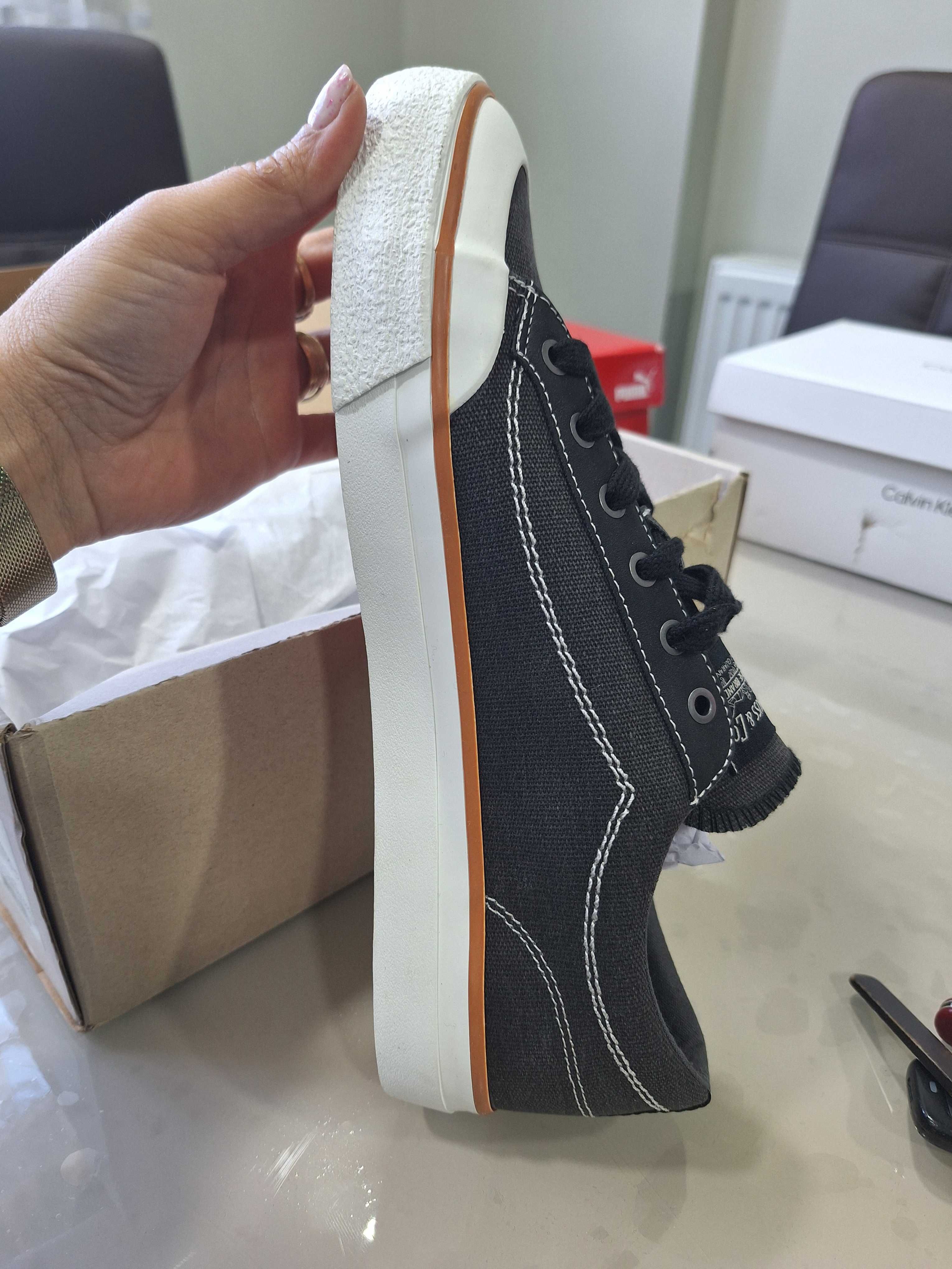 Маратонки LEVIS 43 номер