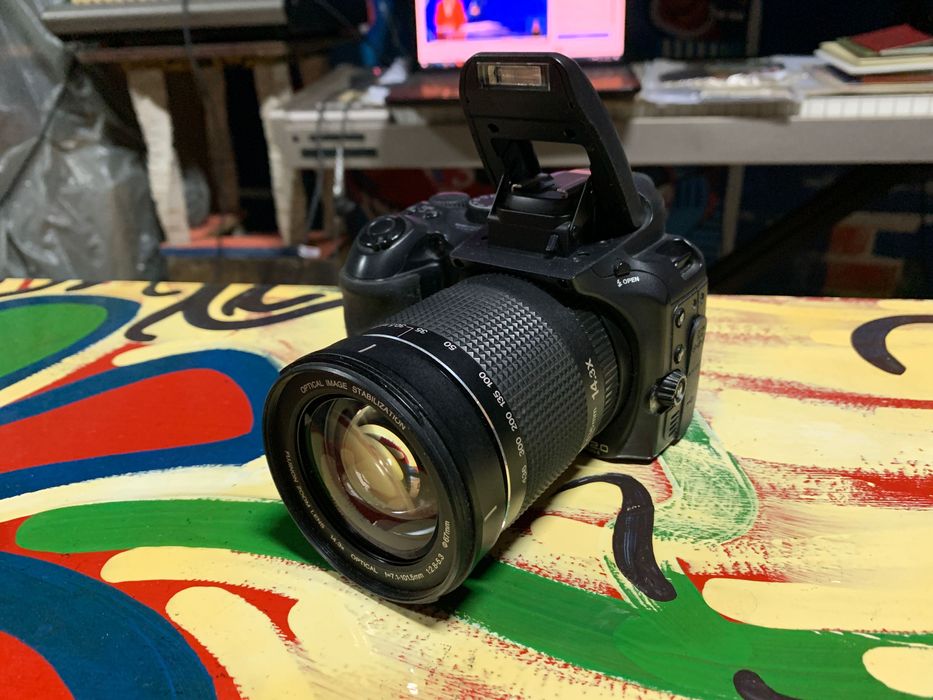 Fujifilm S200EXR 12 MP Мегапиксела 14.3 x Super Zoom Digital Camera