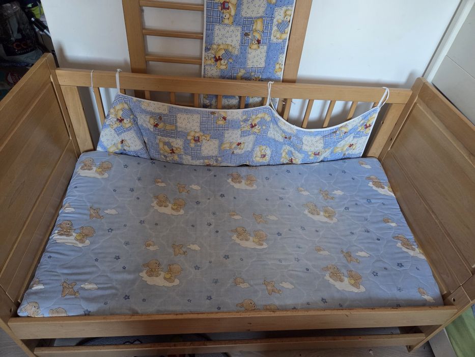 Patut lemn + saltea + aparatori + husa saltea