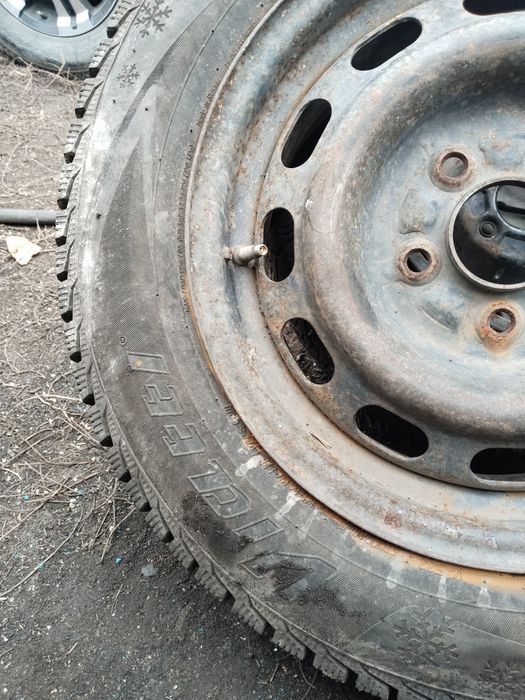 Продам шины с дисками стояли на Ниссане ездил только 4 месяца