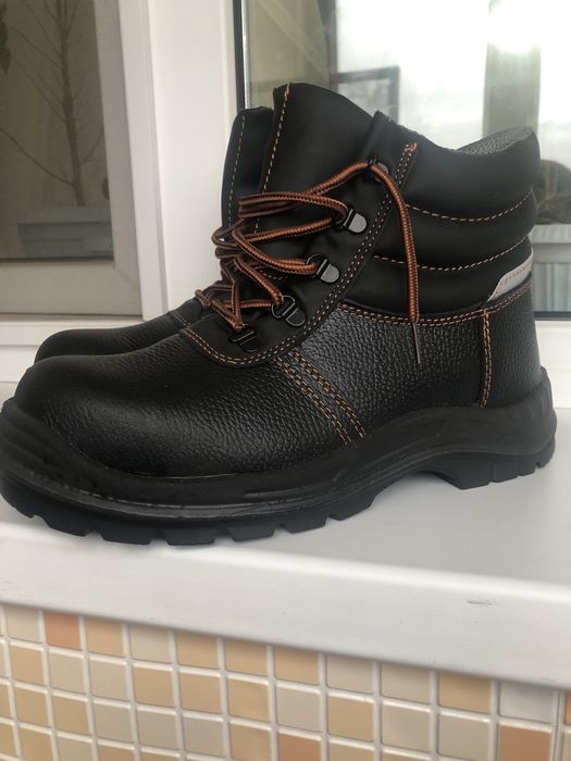 Продам спецобувь Новая