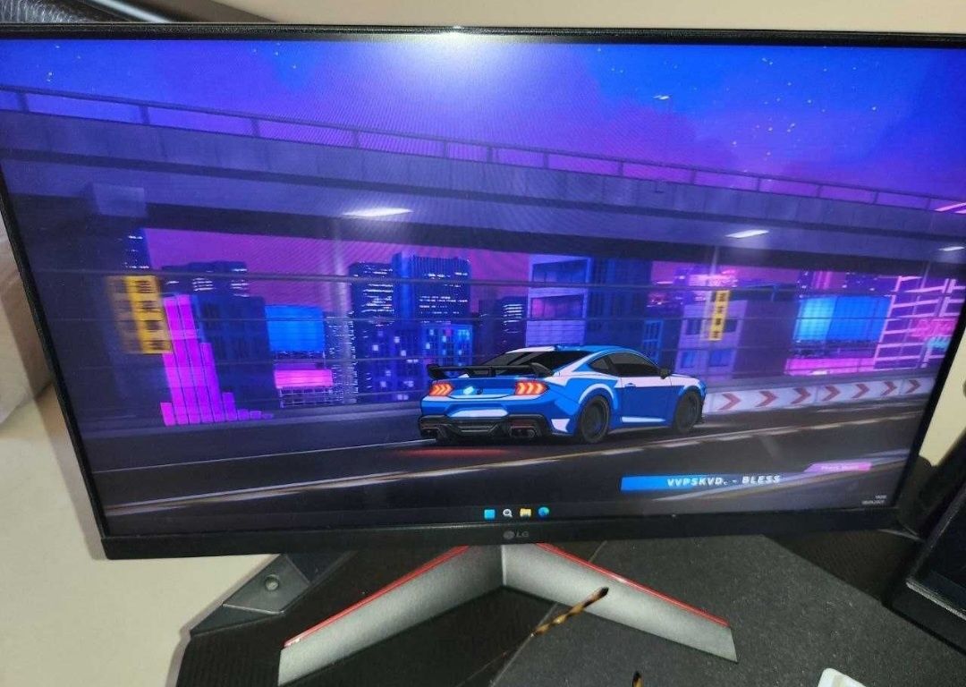 Монитор LG24GN600 с кронштейном
