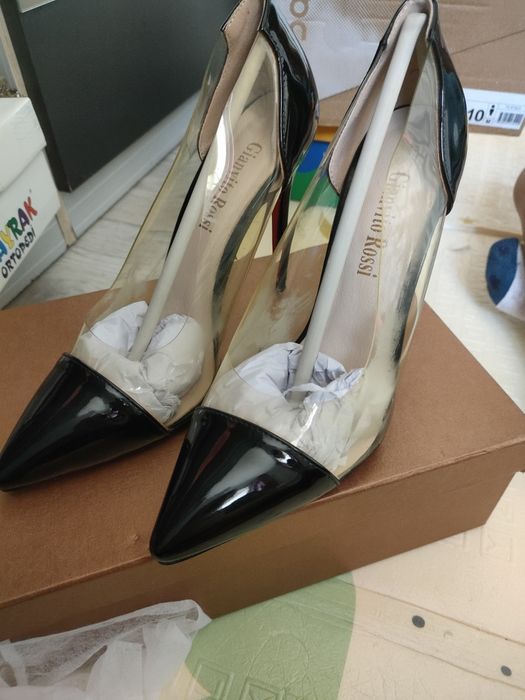 Новый туфли сатылады 5000тг