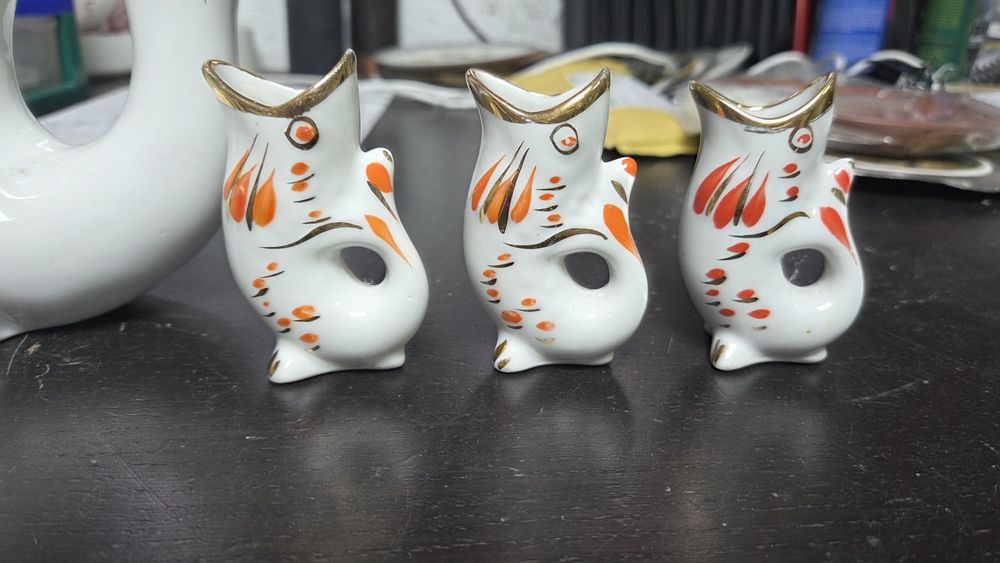 Порцеланова бутилка с чаши