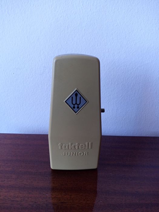 Метроном механичен.