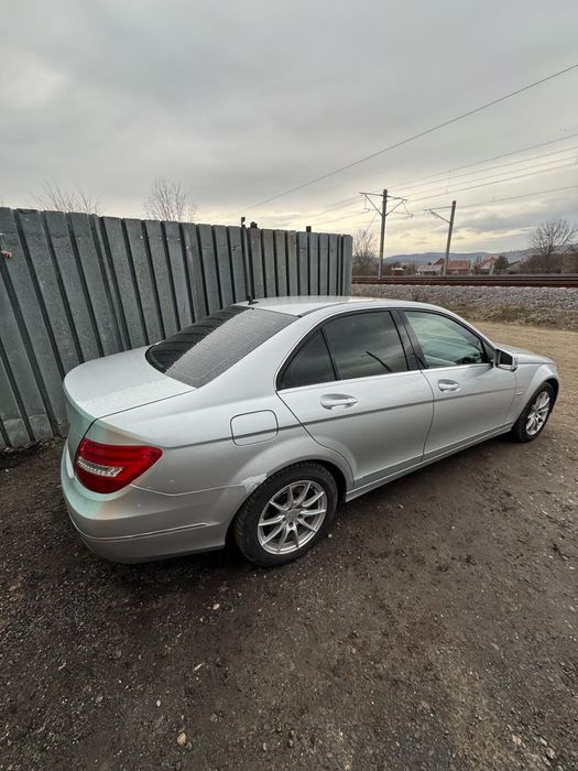 Vând Mercedes-Benz C