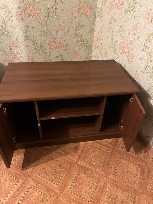 Продам тумбу под телевизор