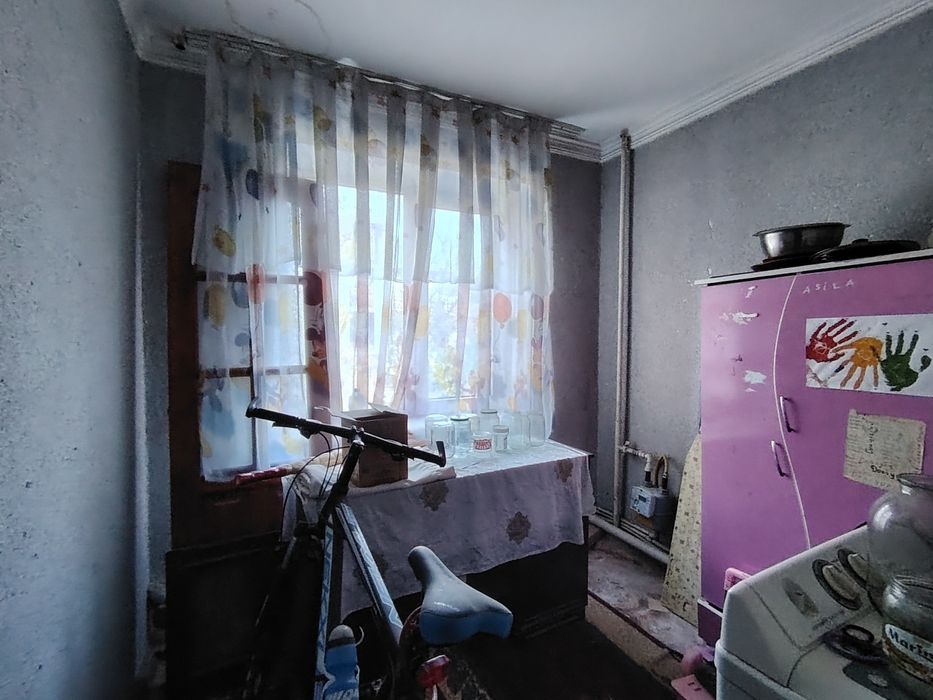 Fargona shaxar Frunze massif chaspikdi oldida 2 uy sotiladi