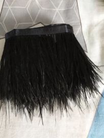 Черни щраусови пера на лента