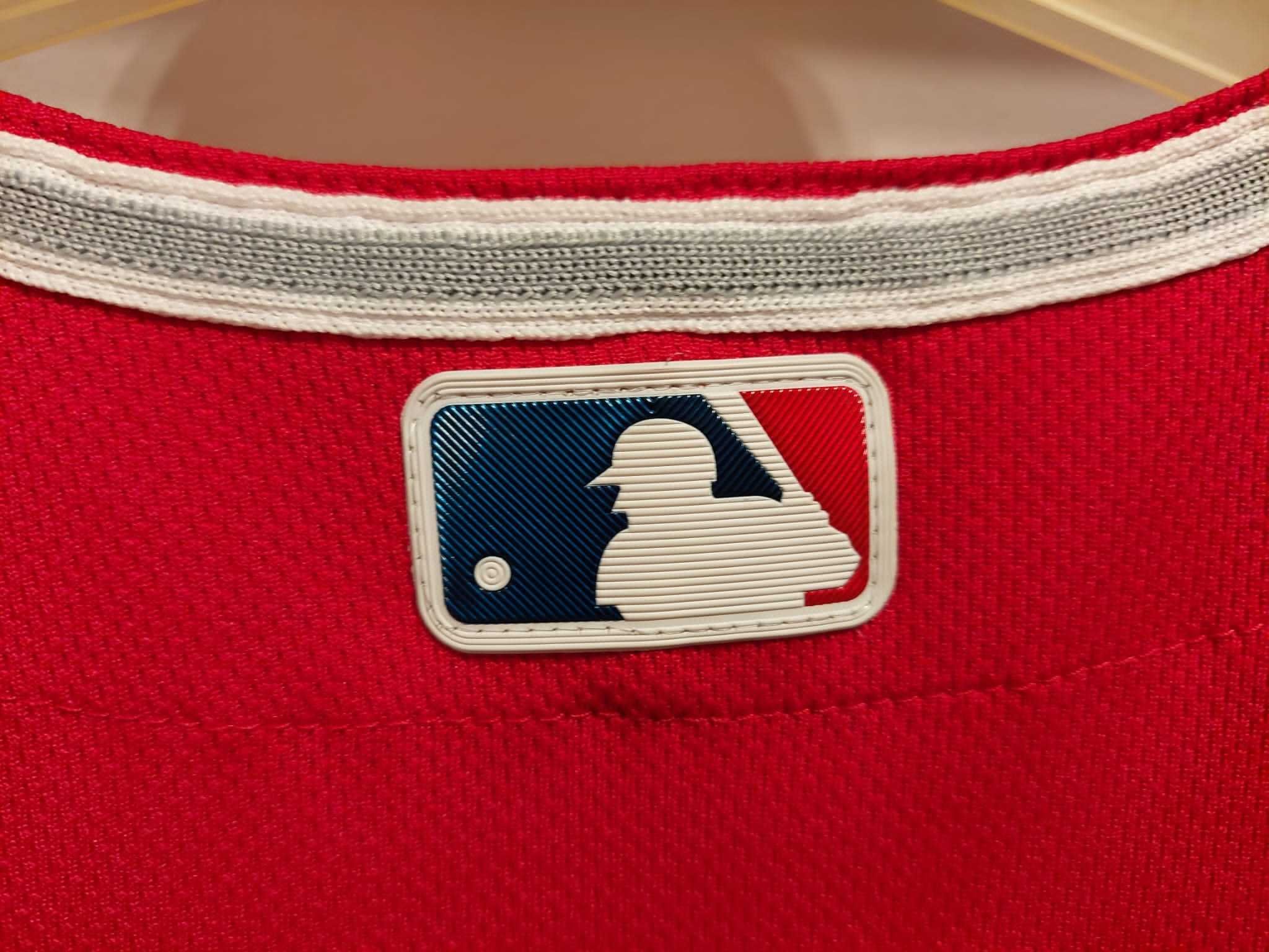 Pentru cunoscatori, tricou original purtat de jucator baseball Angels