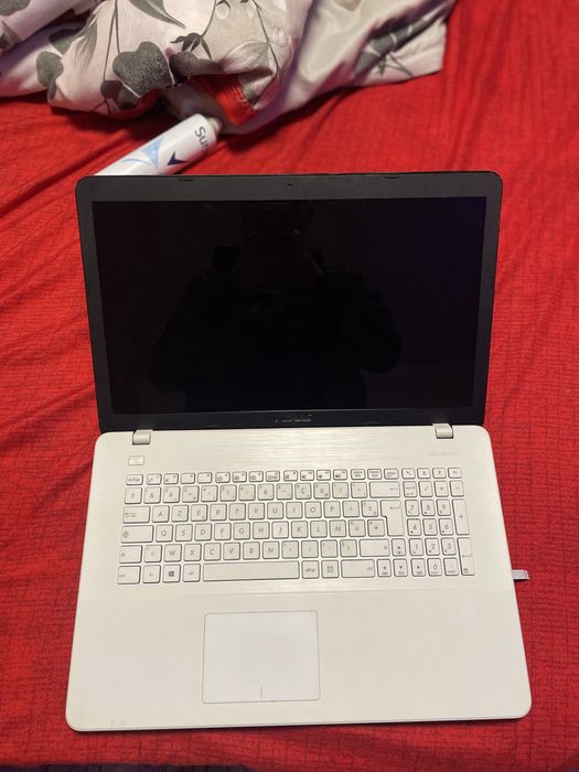 Vand leptop uri 500 lei negociabil,