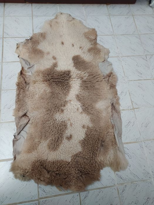 Покривало за холова гарнитура и агнешки кожи