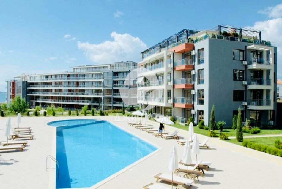 Двустаен апартамент с ГЛЕДКА МОРЕ И ПЛАНИНА в Сън Уейв, Свети Влас