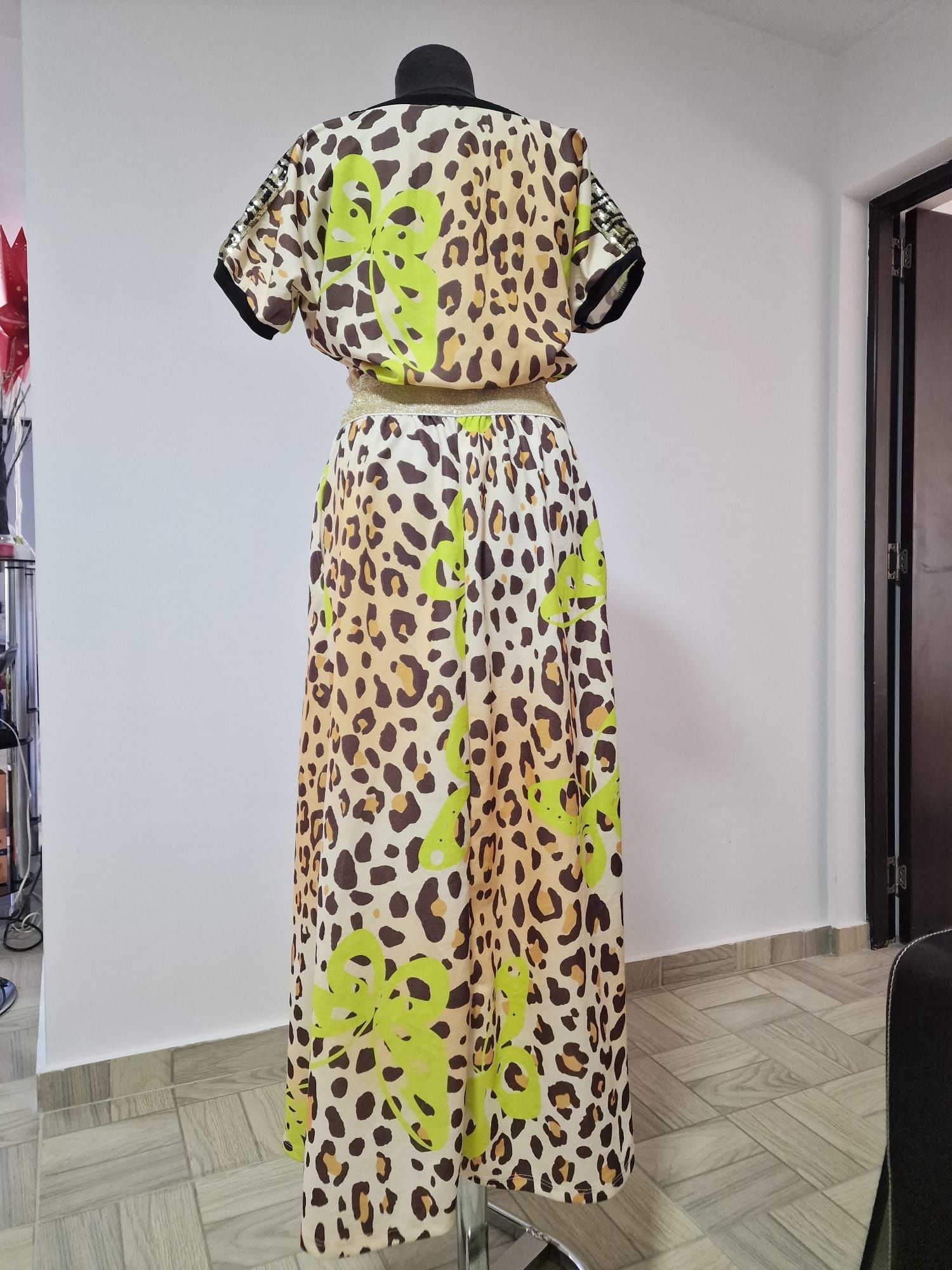 Rochie lunga animal print, cu banda elastica in talie si buzunare