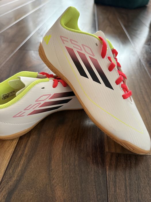 Детски Футболни обувки стоножки Adidas F50 номвр 36