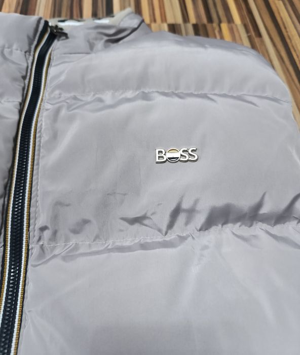 Vând veste noi de bărbați Boss