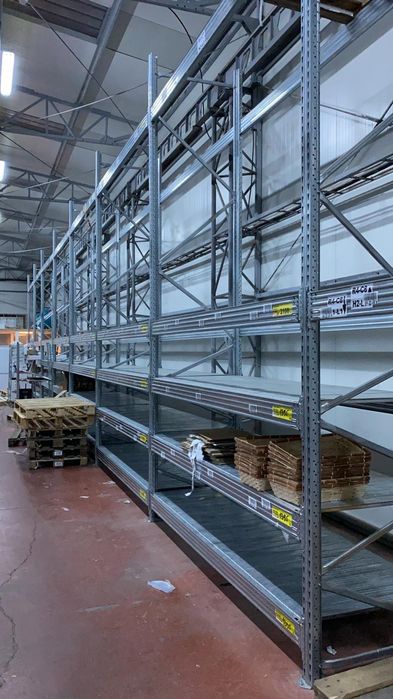 lichidare de stoc la rafturi metalice profesionale