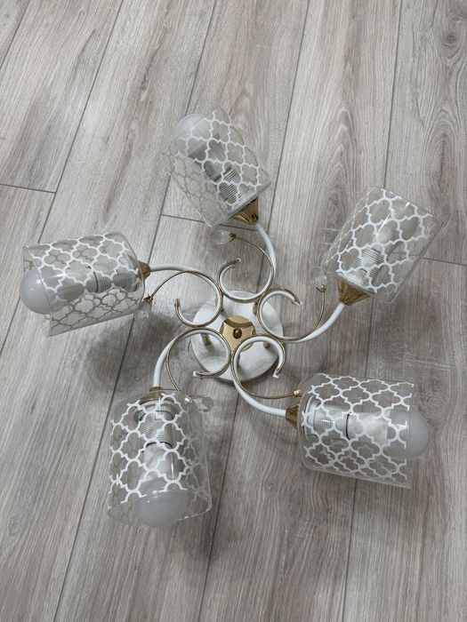 Продам люстру в гостиную