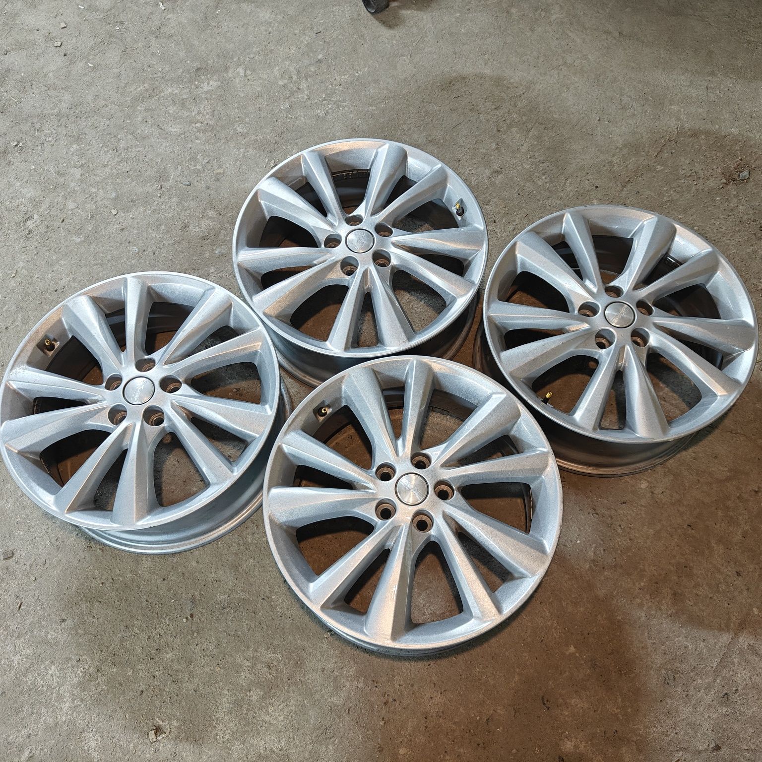 R19 PCD 5* 114,3 Комплект оригинальных легкосплавных дисков легкосплав