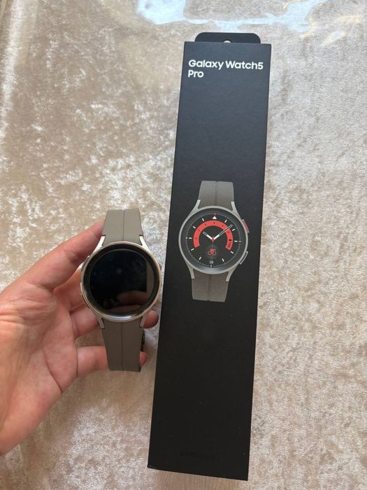 Смарт-часы титановые Samsung Galaxy Watch5 Pro