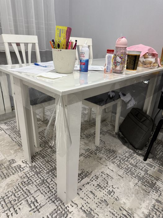 Кухонный стол.