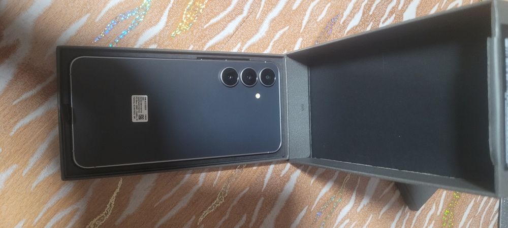Vând Samsung S 25 FE JETBLACK  nou nouț