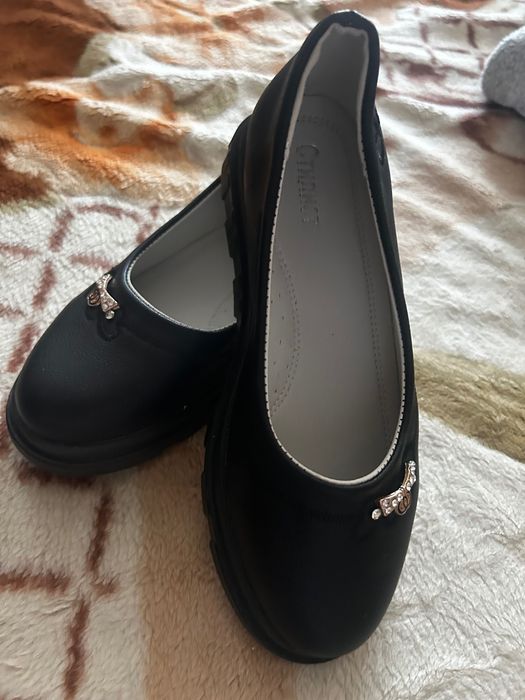 Продам школьные туфли.