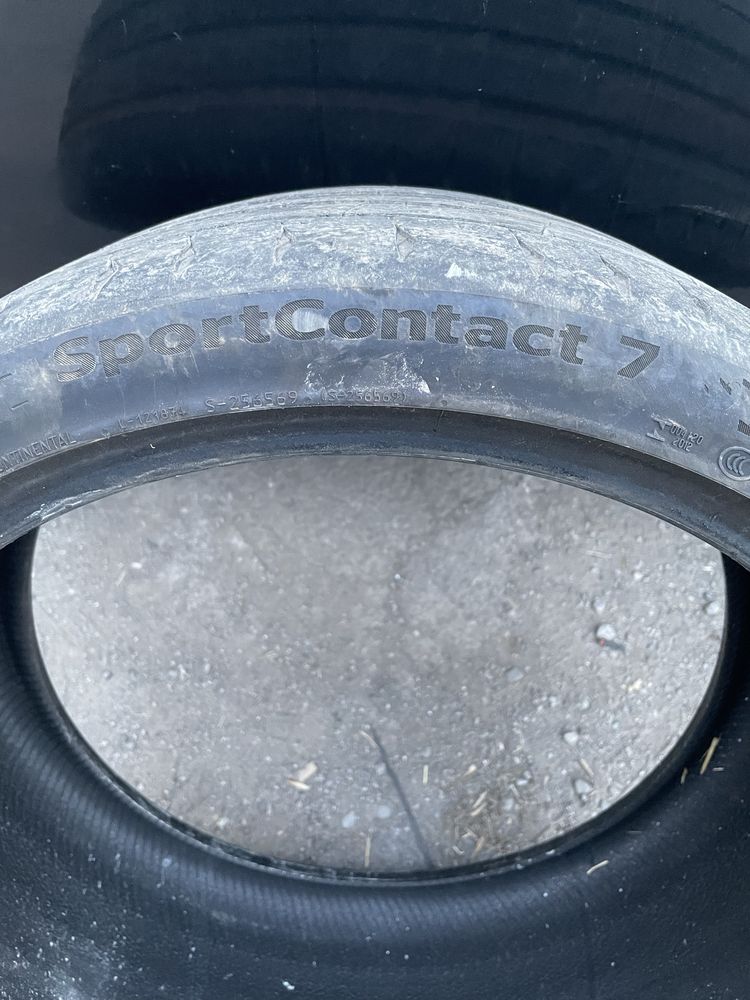 Continental 255/35R21 XL